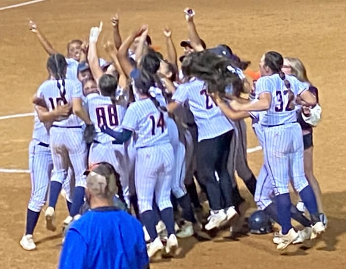 Eastvale Roosevelt Mustangs softball8